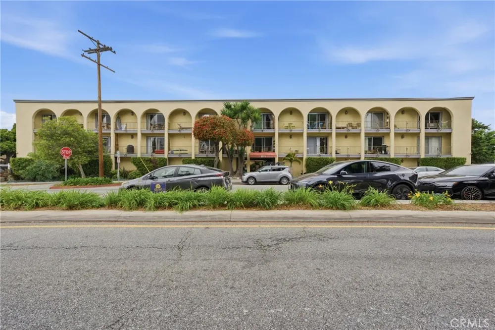 2311 4th Street #106 Santa Monica, CA 90405