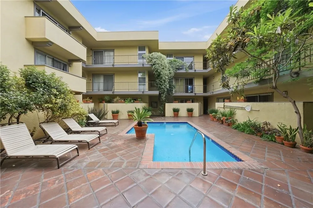 2311 4th Street #106 Santa Monica, CA 90405