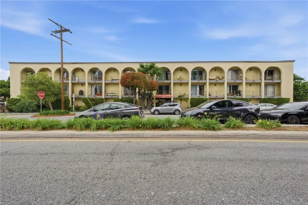 2311 4th Street #106 Santa Monica, CA 90405