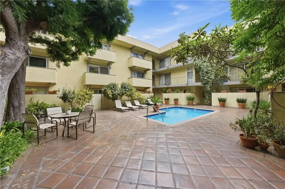 2311 4th Street #106 Santa Monica, CA 90405
