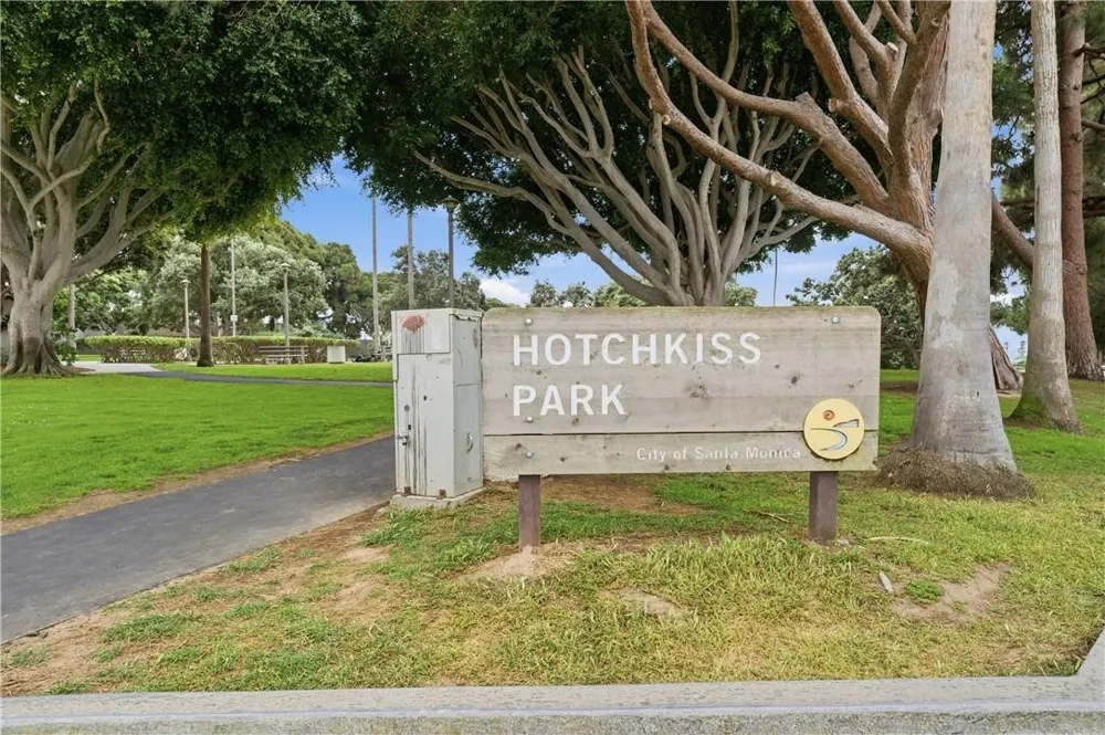 2311 4th Street #106 Santa Monica, CA 90405
