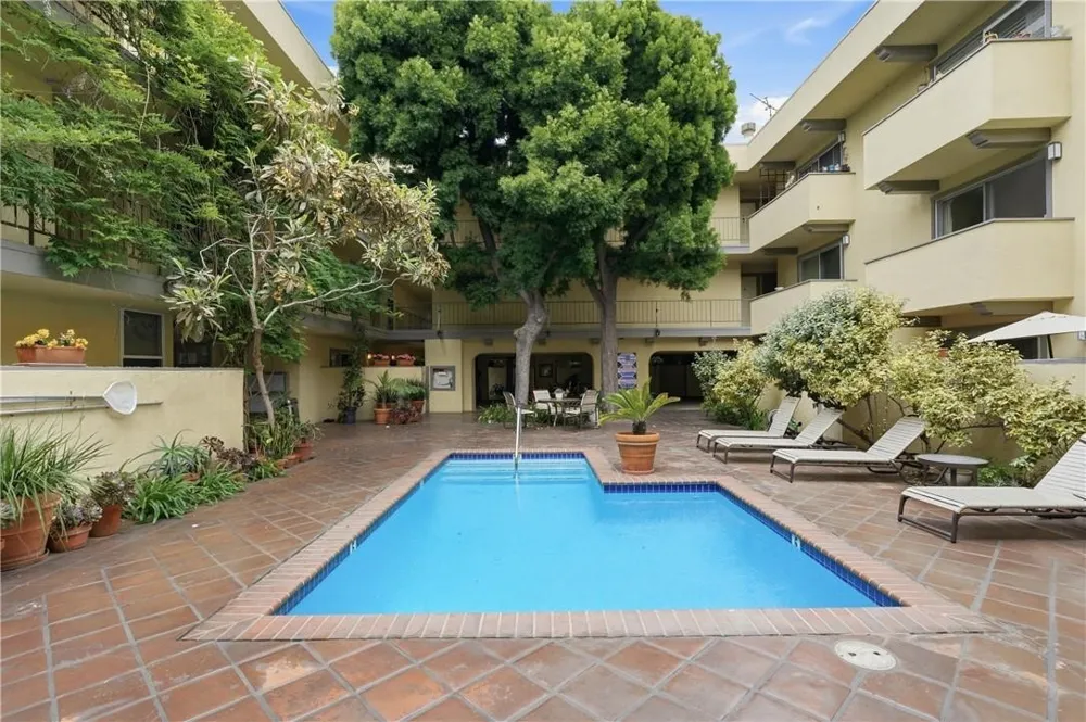 2311 4th Street #106 Santa Monica, CA 90405