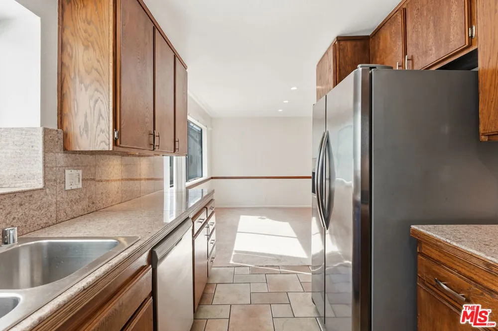 11643 Chandler Boulevard #111 Valley Village, CA 91601