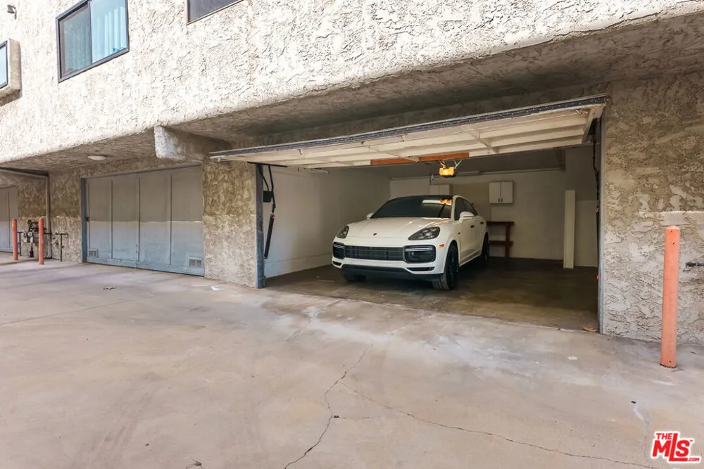 11643 Chandler Boulevard #111 Valley Village, CA 91601