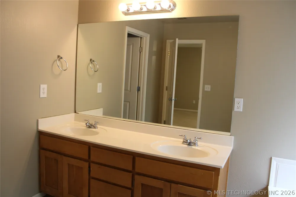 12007 S Cedar Avenue Jenks, OK 74037