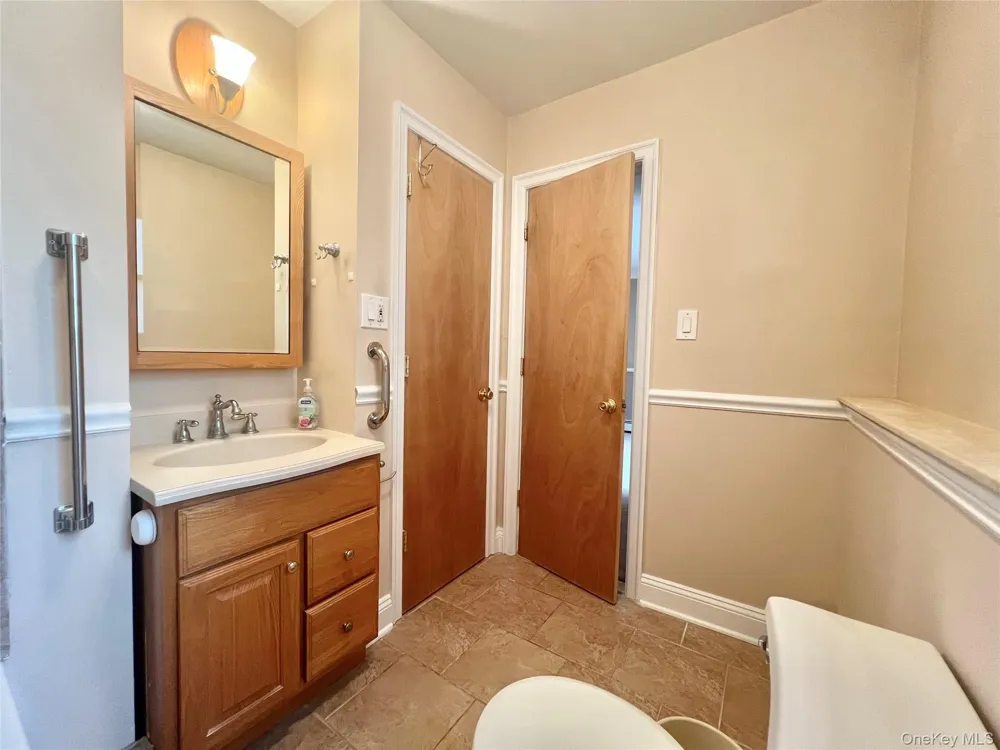 21 Vailshire Circle Nanuet, NY 10954