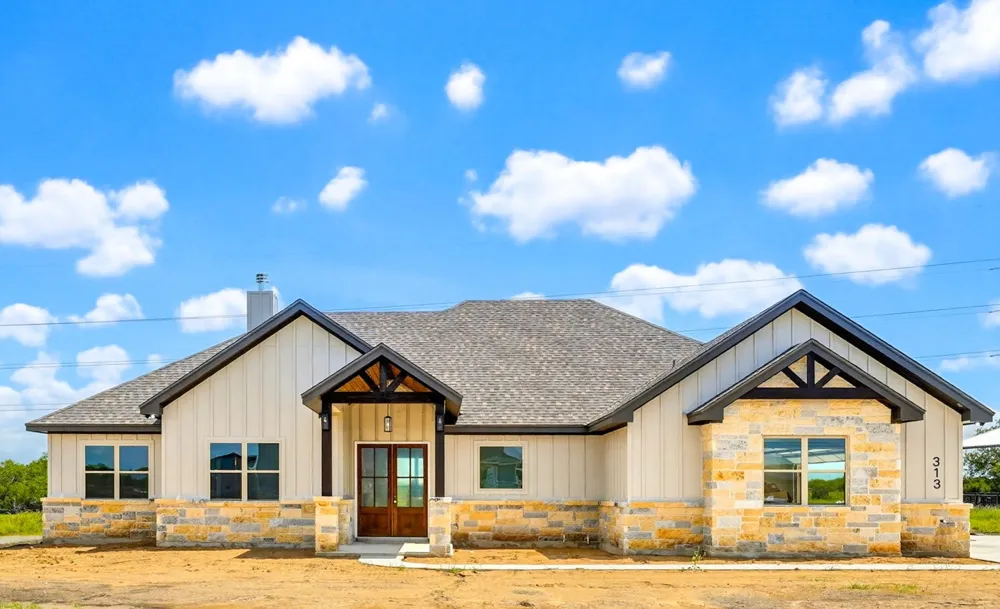 313 FARMHOUSE DRIVE Marion, TX 78124