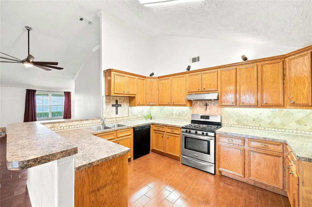 1414 Great Dover Circle Channelview, TX 77530