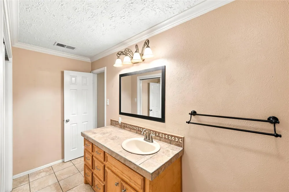 1414 Great Dover Circle Channelview, TX 77530