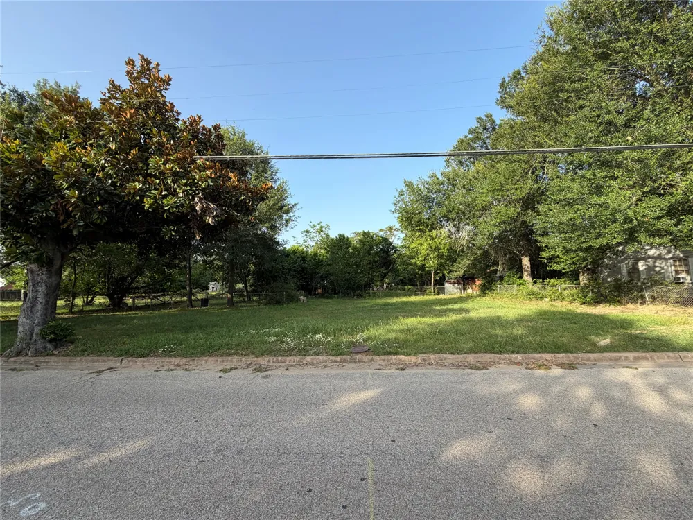 528 Wilcox Street Rockdale, TX 76567
