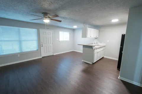 6519 Sloan #8