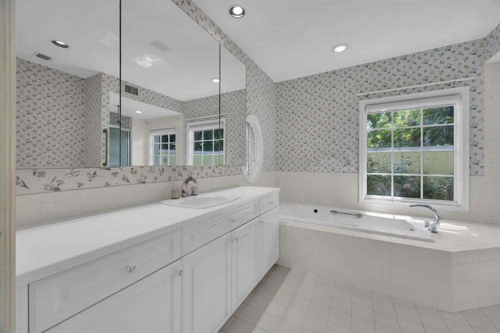 7107 SE Golfhouse Drive Hobe Sound, FL 33455