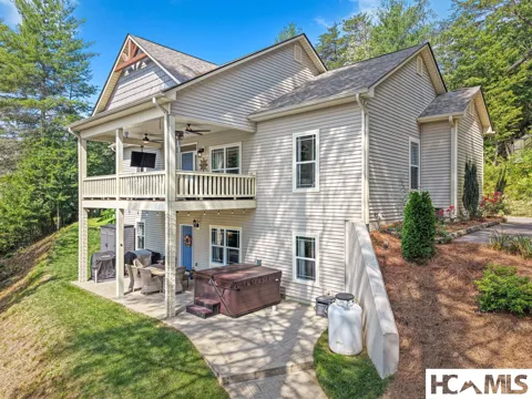 12 Preserve Mountain Circle