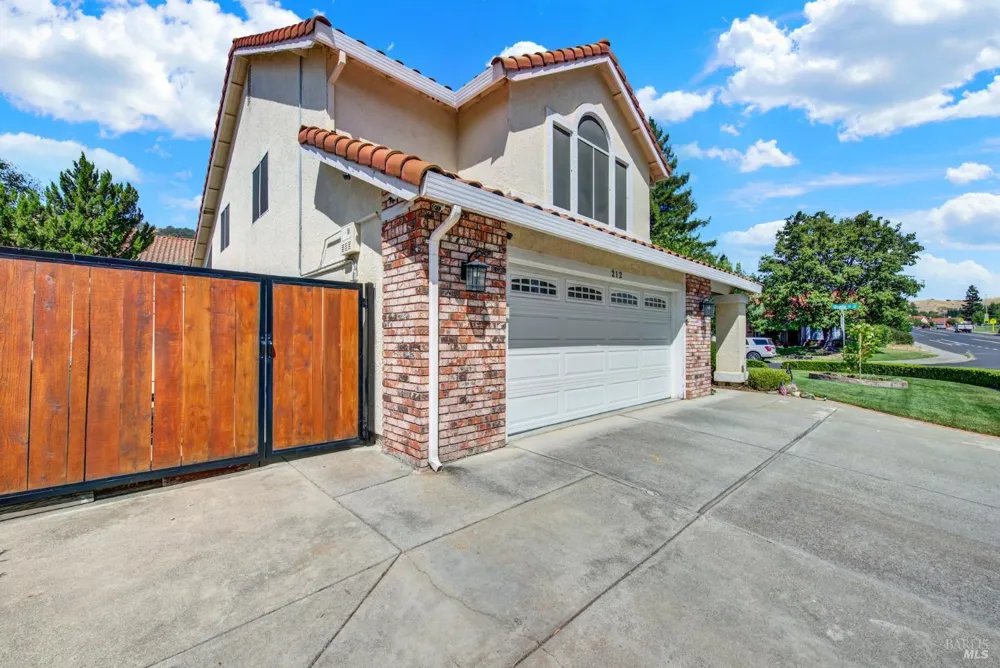 212 Wrentham Drive Vacaville, CA 95688