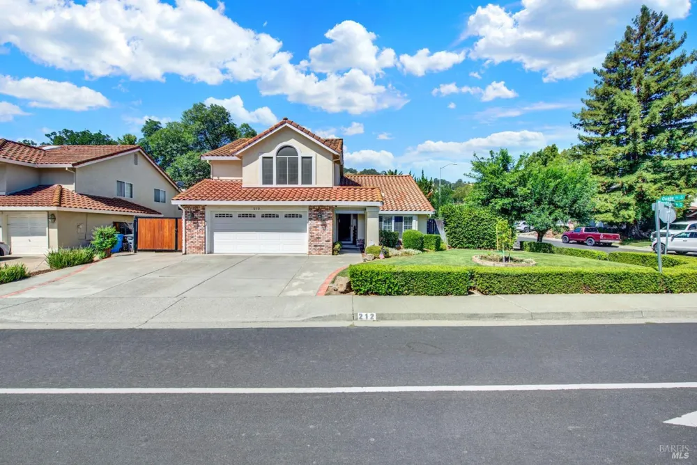 212 Wrentham Drive Vacaville, CA 95688