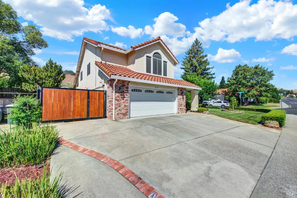 212 Wrentham Drive Vacaville, CA 95688