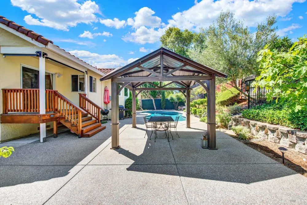 212 Wrentham Drive Vacaville, CA 95688