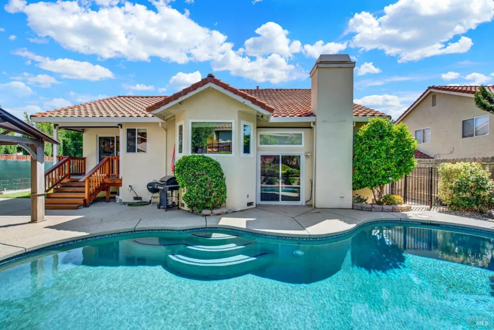 212 Wrentham Drive Vacaville, CA 95688