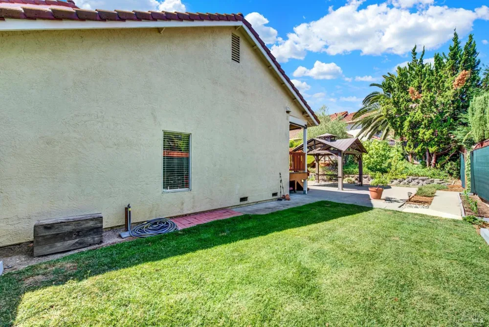 212 Wrentham Drive Vacaville, CA 95688