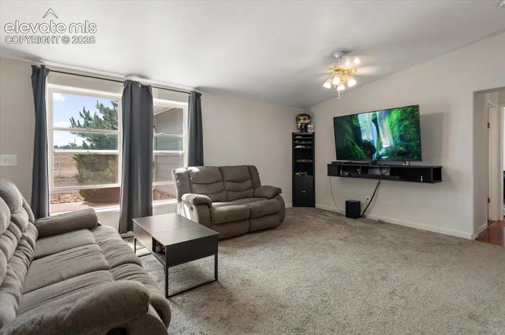 544 Raymont Drive Pueblo, CO 81007