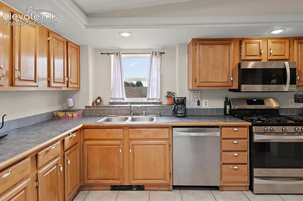 544 Raymont Drive Pueblo, CO 81007