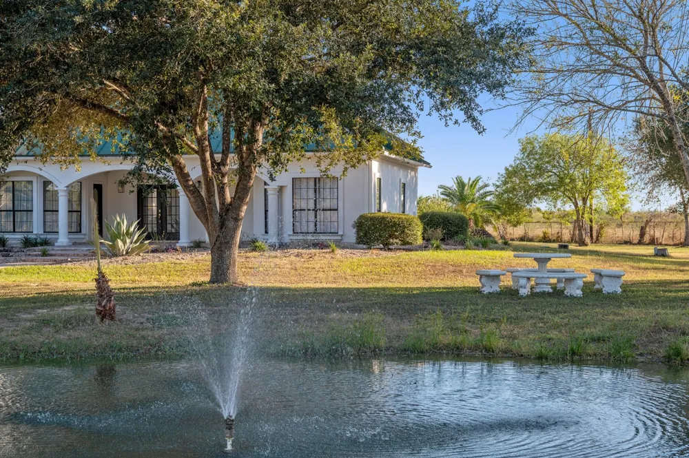 968 Tate Road Victoria, TX 77904