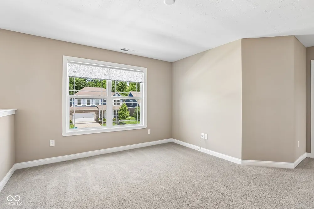 6077 Dugan Drive Whitestown, IN 46075