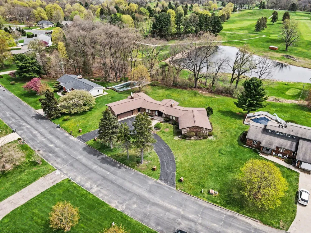 56585 Fairway Drive Paw Paw, MI 49079
