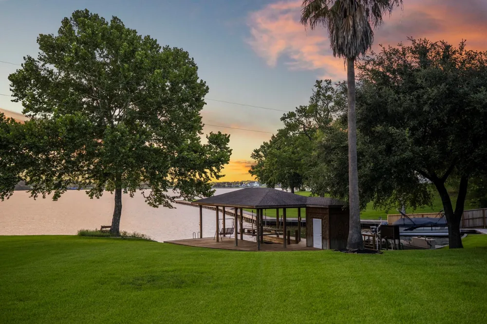 9239 Lake Conroe Drive Conroe, TX 77304