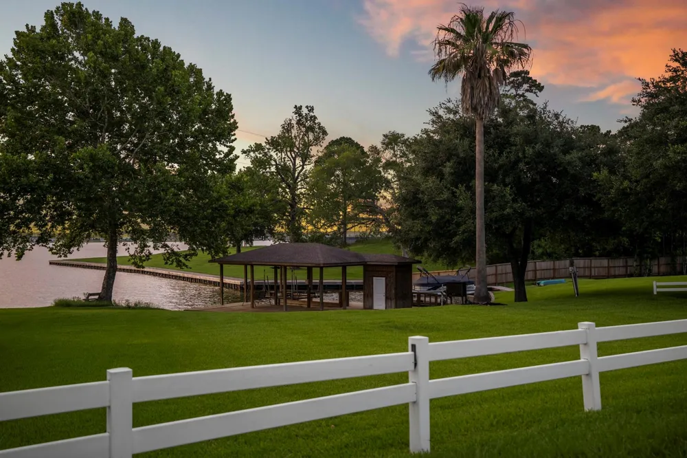 9239 Lake Conroe Drive Conroe, TX 77304