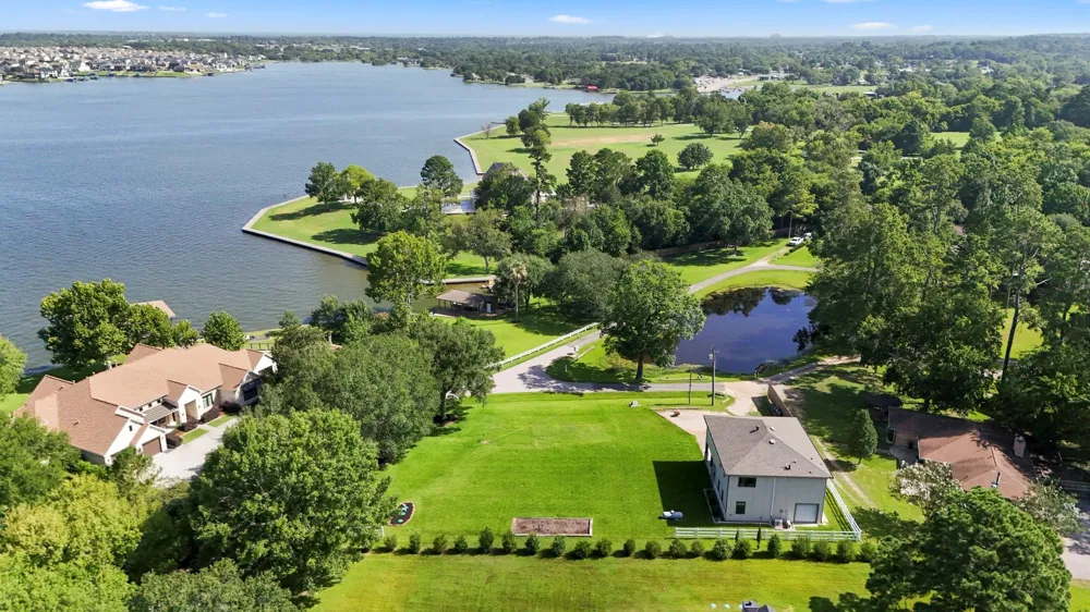 9239 Lake Conroe Drive Conroe, TX 77304