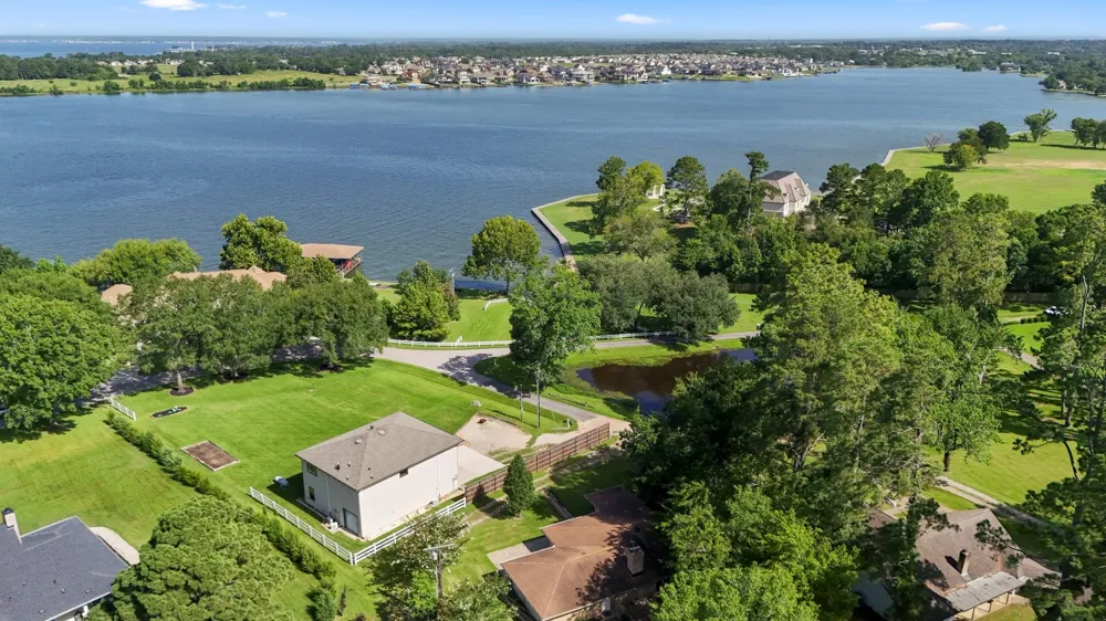 9239 Lake Conroe Drive Conroe, TX 77304