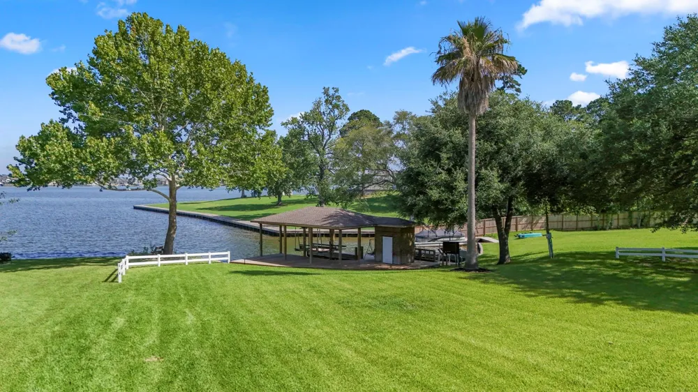 9239 Lake Conroe Drive Conroe, TX 77304