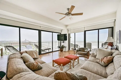 7700 Seawall Boulevard #1001