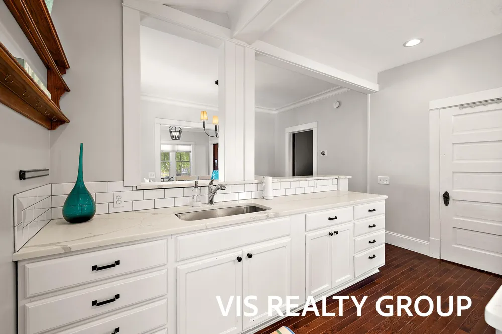 627 Fulton Avenue Grand Haven, MI 49417