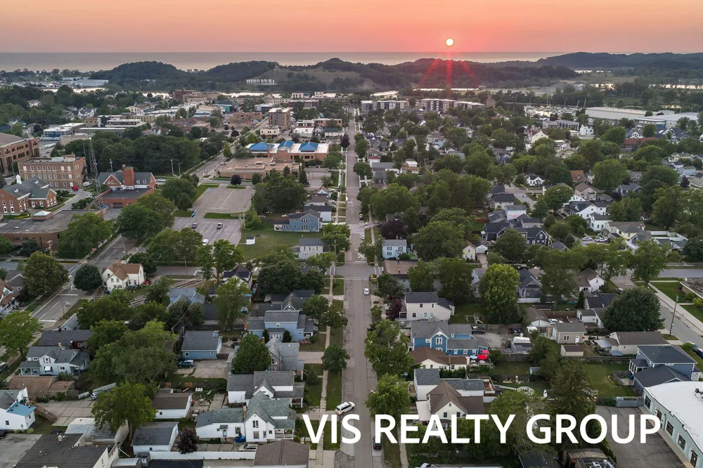 627 Fulton Avenue Grand Haven, MI 49417