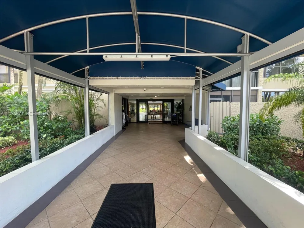 16300 Golf Club Rd #508 Weston, FL 33326