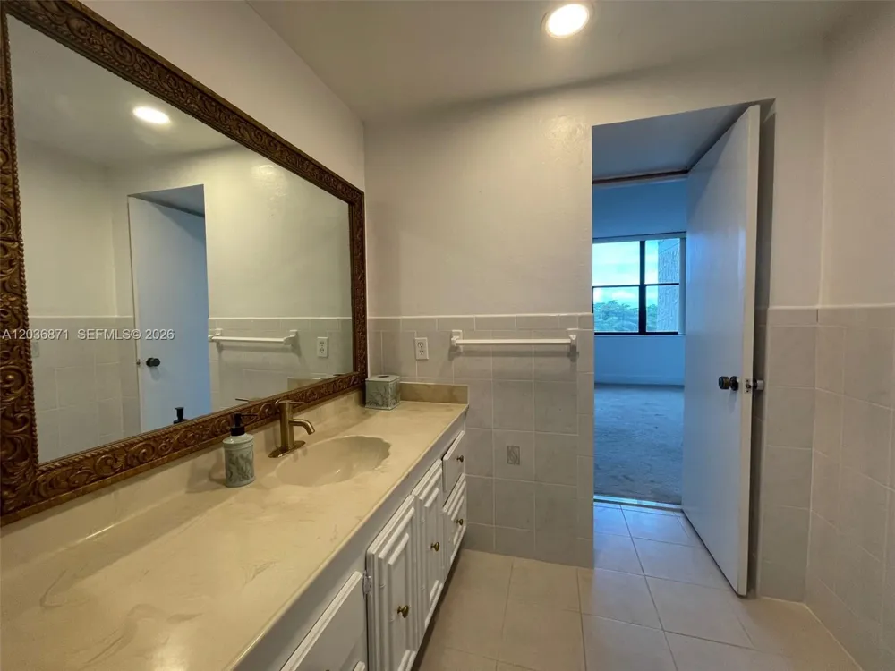 16300 Golf Club Rd #508 Weston, FL 33326