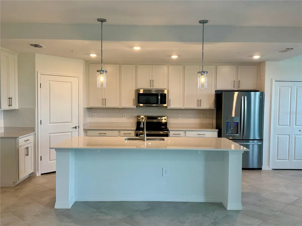 18923 SCALLOP LOOP #105 Lakewood Ranch, FL 34211
