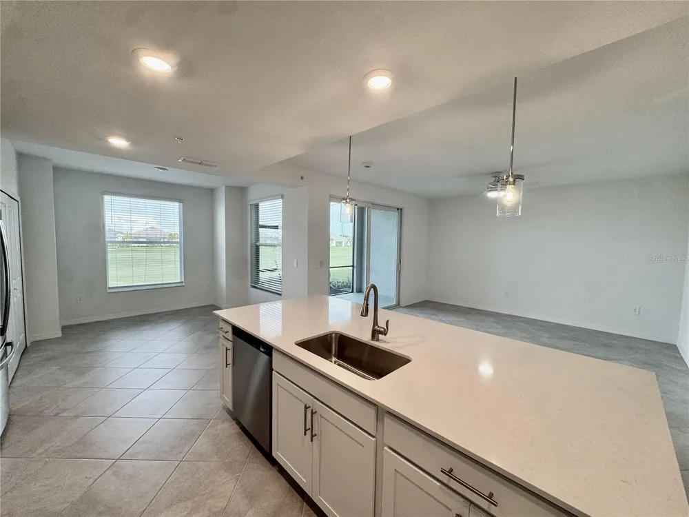 18923 SCALLOP LOOP #105 Lakewood Ranch, FL 34211