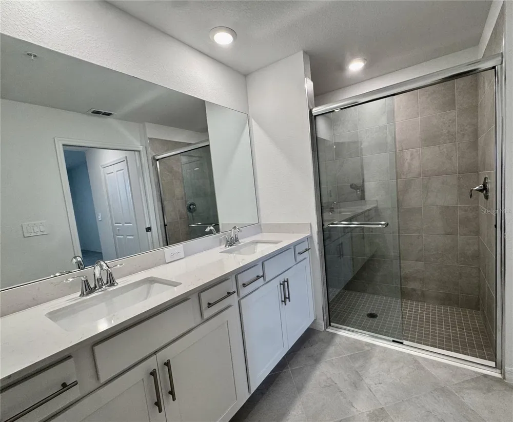 18923 SCALLOP LOOP #105 Lakewood Ranch, FL 34211