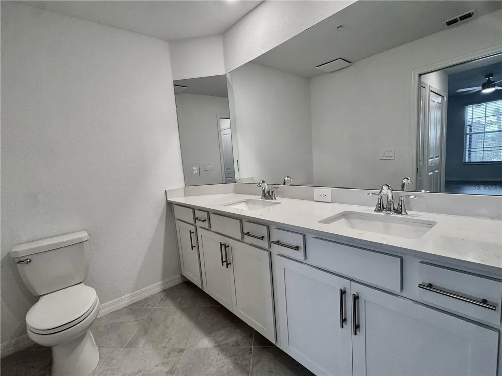 18923 SCALLOP LOOP #105 Lakewood Ranch, FL 34211