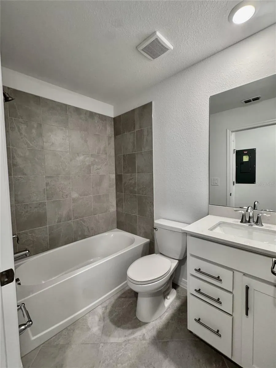18923 SCALLOP LOOP #105 Lakewood Ranch, FL 34211