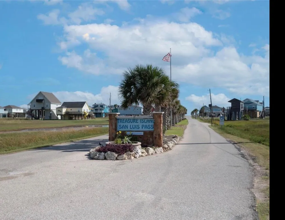 12919 Coronado Drive Freeport, TX 77541