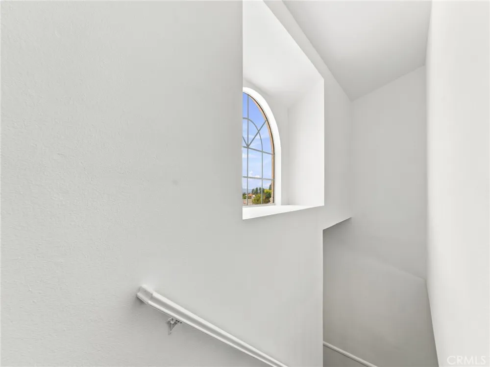 28525 Sugar Pine Way Saugus, CA 91390
