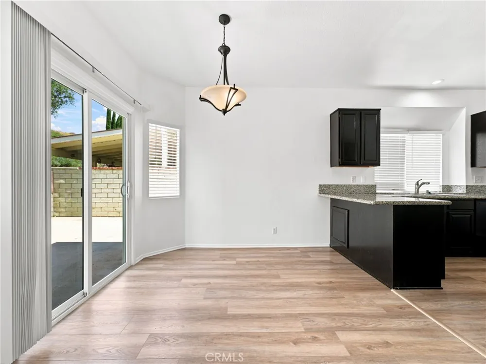 28525 Sugar Pine Way Saugus, CA 91390