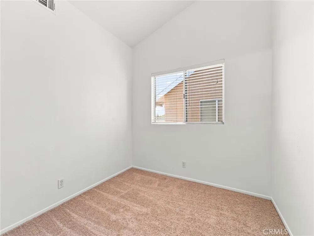 28525 Sugar Pine Way Saugus, CA 91390