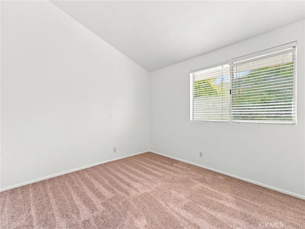 28525 Sugar Pine Way Saugus, CA 91390
