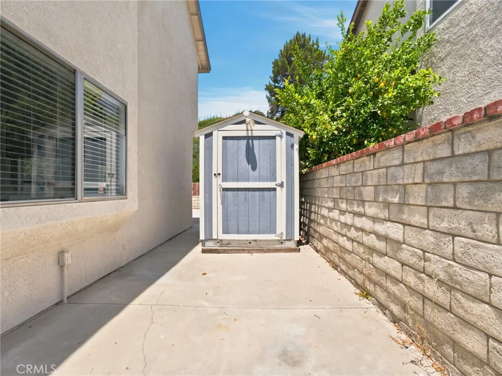 28525 Sugar Pine Way Saugus, CA 91390