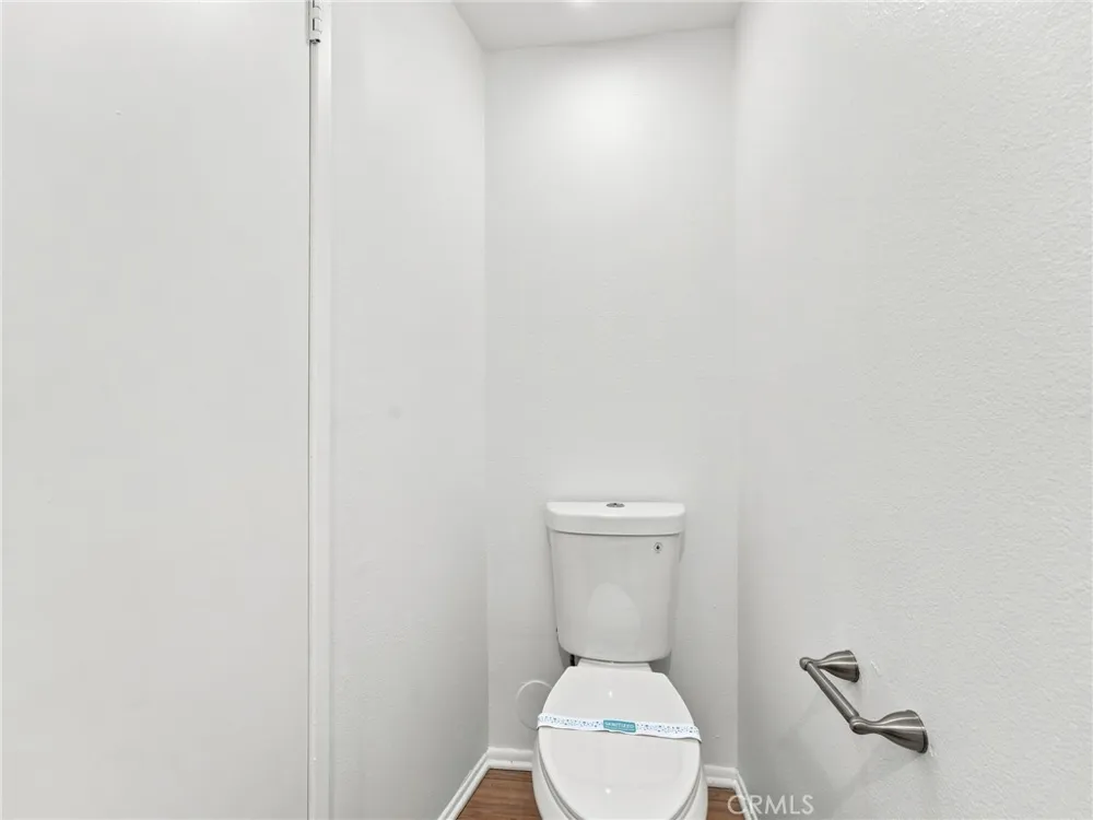 28525 Sugar Pine Way Saugus, CA 91390